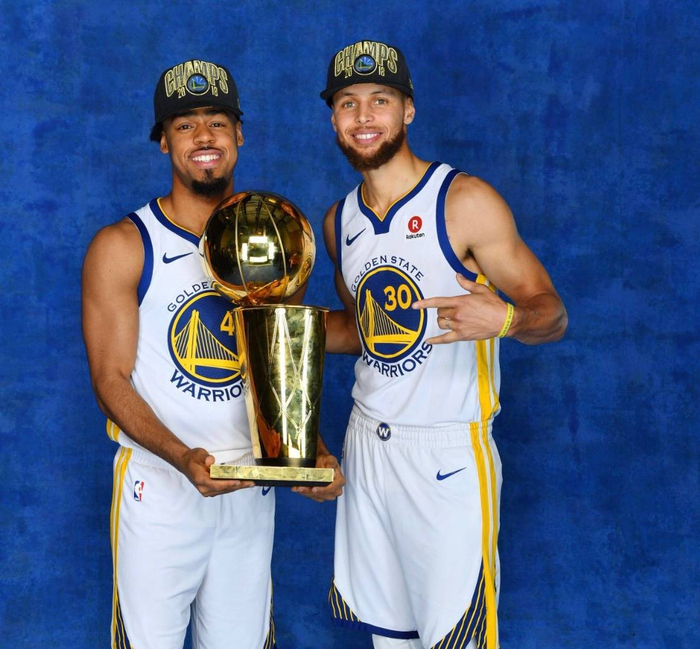 执教俱乐部前1000场场均积分前10：瓜迪奥拉第1，穆里尼奥第2（俱乐部执教前1000场场均积分TOP10：瓜迪奥拉居首，穆里尼奥次席）