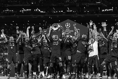 多特vs斯图加特：吉拉西、布兰特、乔布-贝林厄姆首发出战