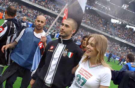 绿帽哥独家：萨拉赫在与球队高层会议时拒绝道歉（绿帽哥独家：萨拉赫在与俱乐部高层会谈中拒绝致歉）