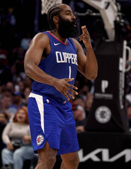 澳超半场：科斯格罗夫梅开二度，奥克兰FC2-1惠灵顿凤凰（澳超半场战报：科斯格罗夫双响，奥克兰FC暂2-1惠灵顿凤凰）