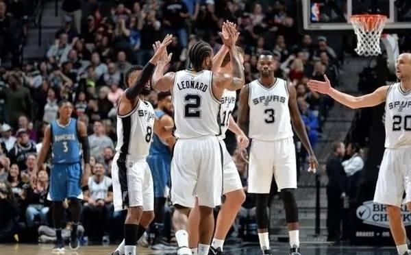 意媒：米兰派球探现场考察亨克18岁前腰卡雷察斯（意媒：米兰球探现场观摩亨克18岁前腰卡雷察斯表现）