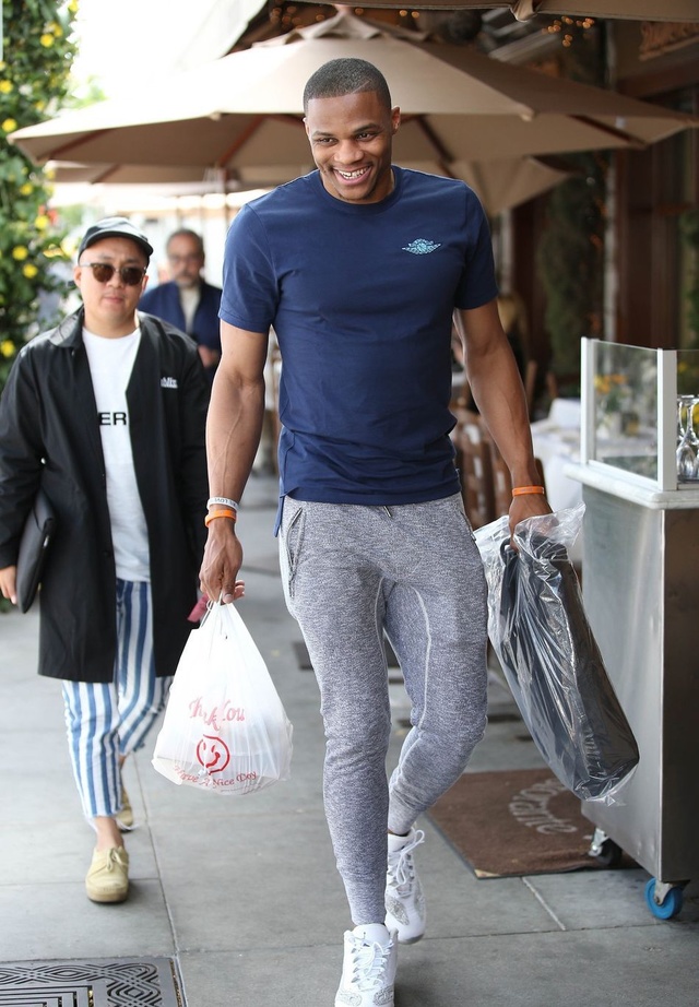 弗兰克谈主场球迷嘘维卡里奥：他们不可能是真正的热刺球迷（弗兰克评主场嘘维卡里奥：这不是真正的热刺球迷所为）