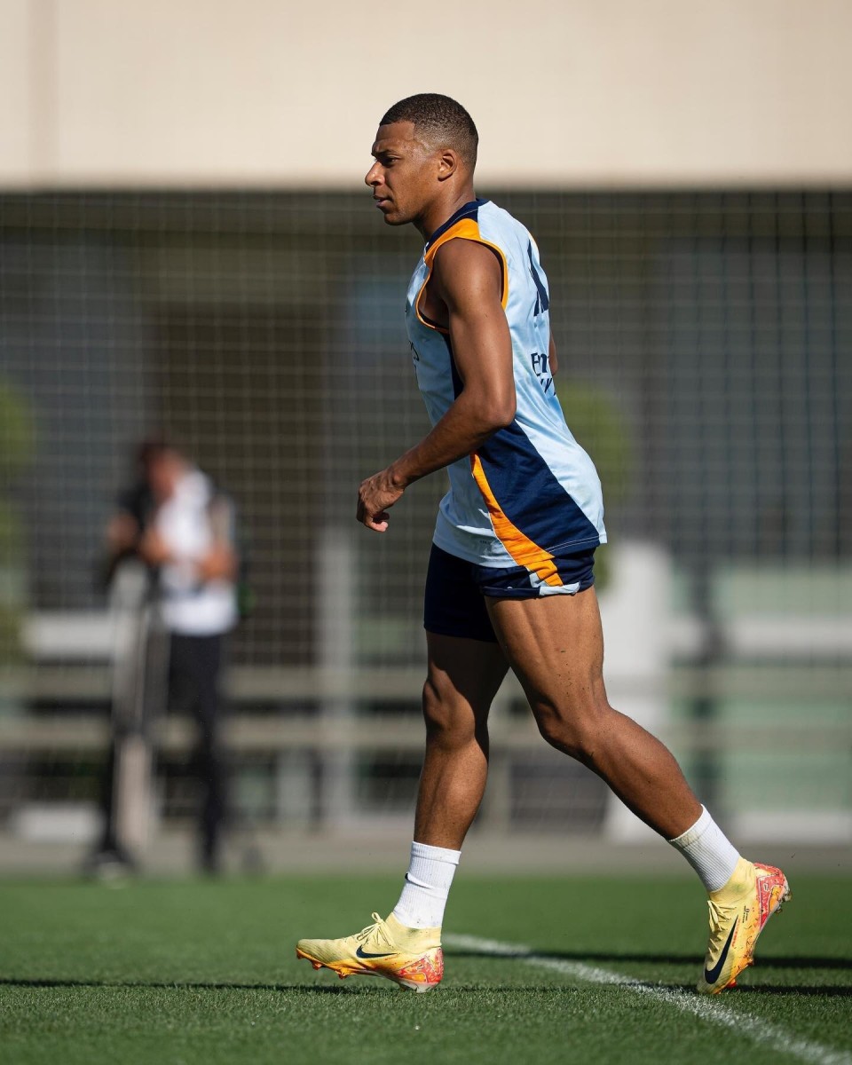 武汉女足2-0东孟加拉女足提前出线，王霜双响，奥乌苏屡失良机（武汉女足2-0东孟加拉提前出线 王霜梅开二度 奥乌苏多次错失良机）